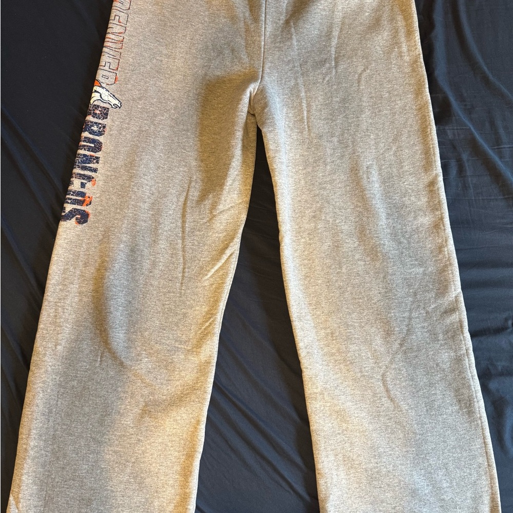 NFL Denver Broncos Women’s Gray Wide Leg Sweatpants sz Large NWT - Picture 4 of 6